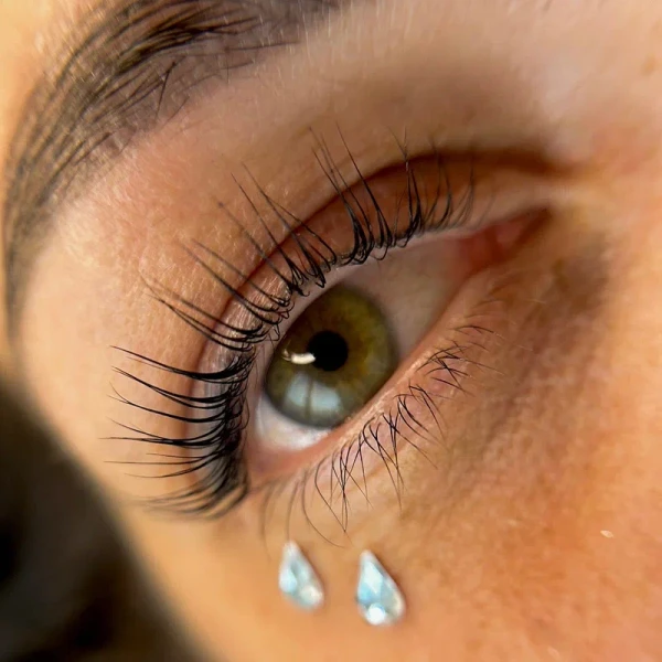 Что такое ламинирование ресниц?