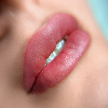 Перманентный макияж губ. Фото 1