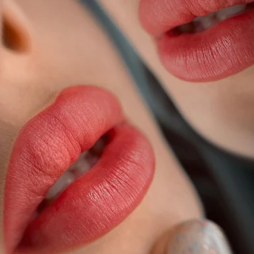 Перманентный макияж губ. Фото 3